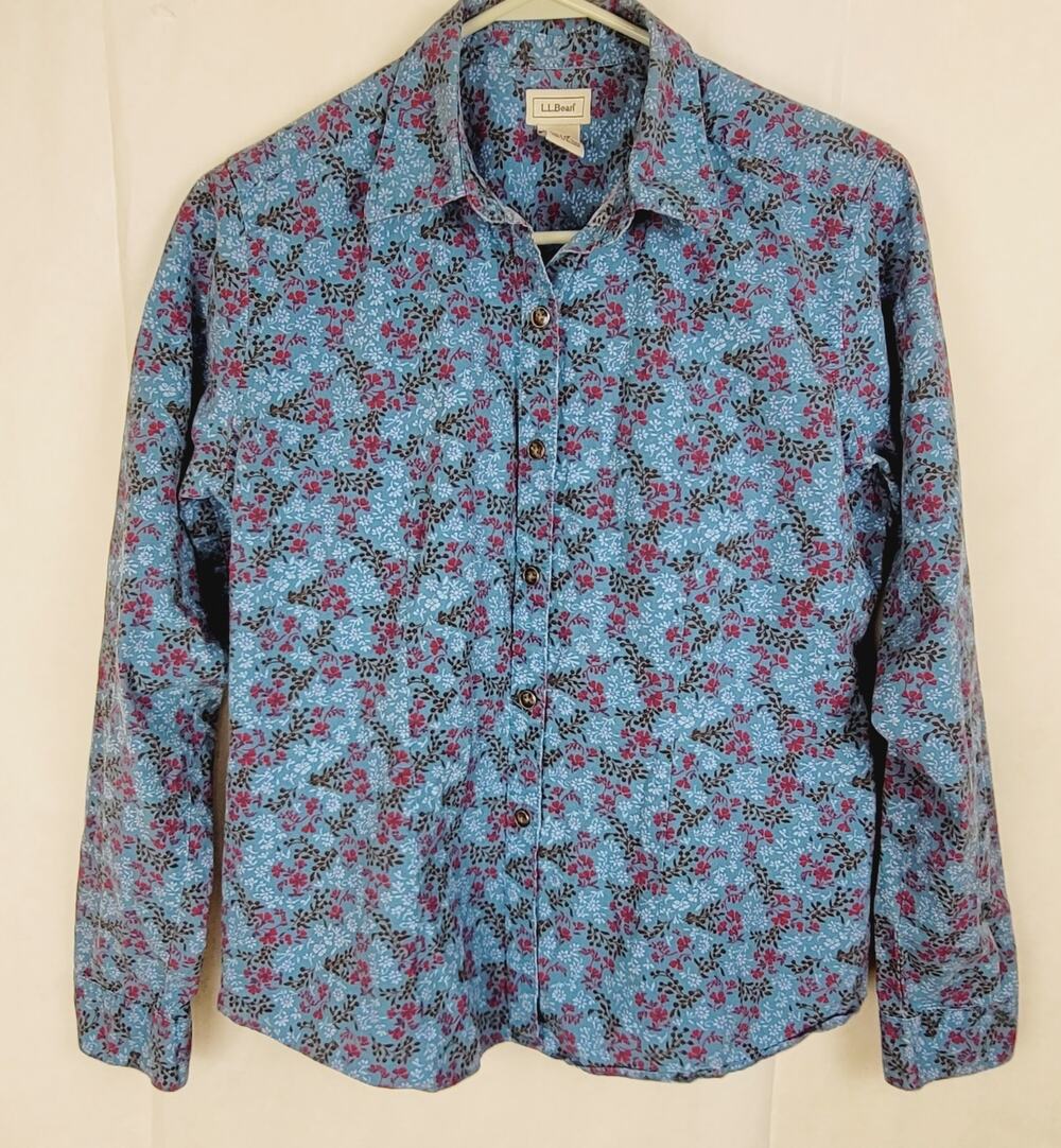 L.L. Bean blue floral button up top Size Med women cottagecore dainty feminine
